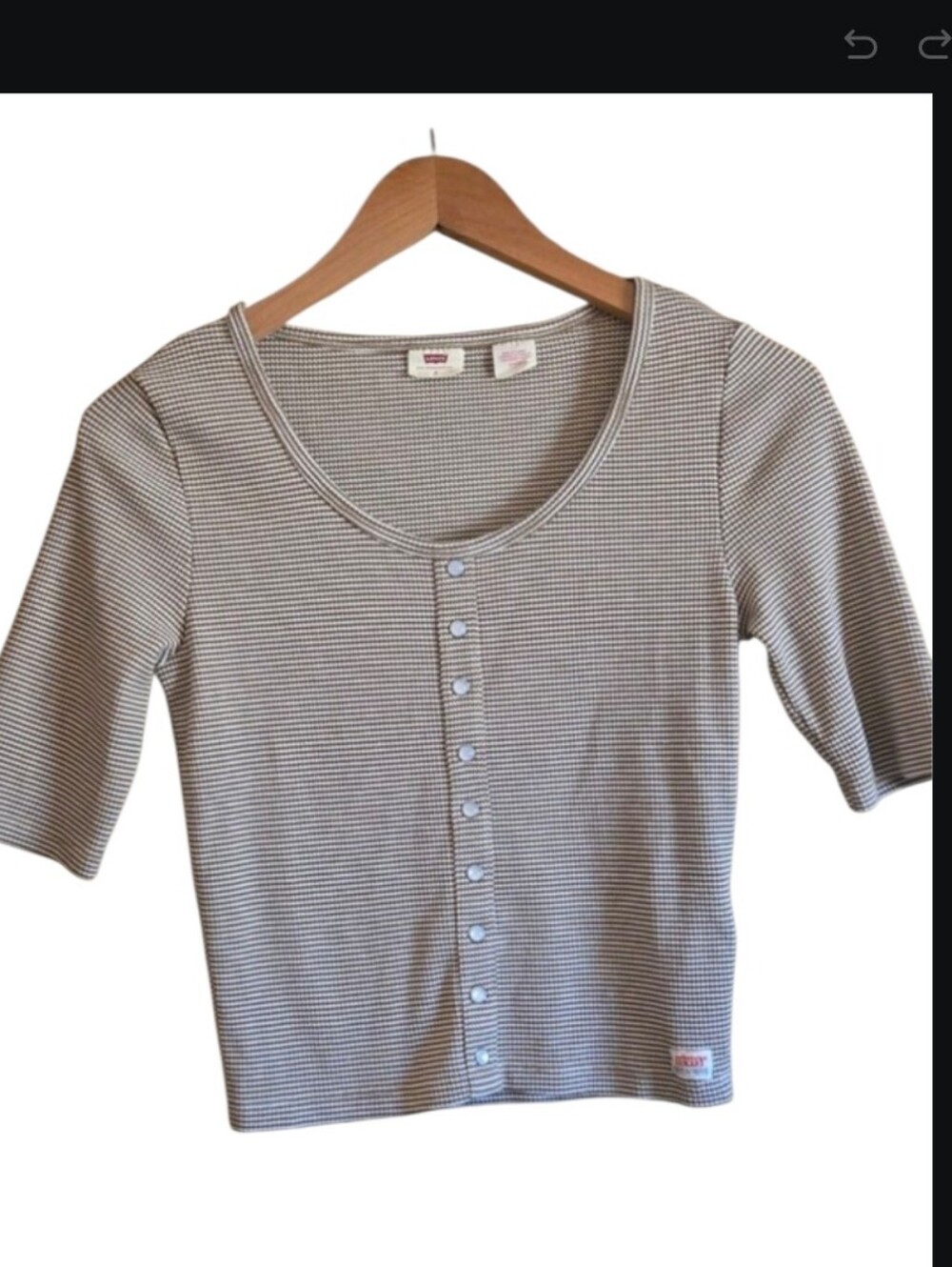 Levi's Ribbed Snap Buttoned Tee - Picture 1 of 4